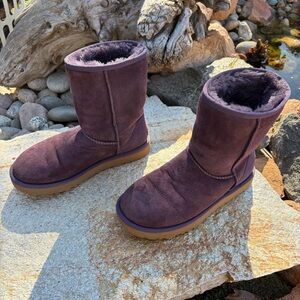 UGG Classic Short Boots Purple Plum Sheepskin Suede Womens Size 7